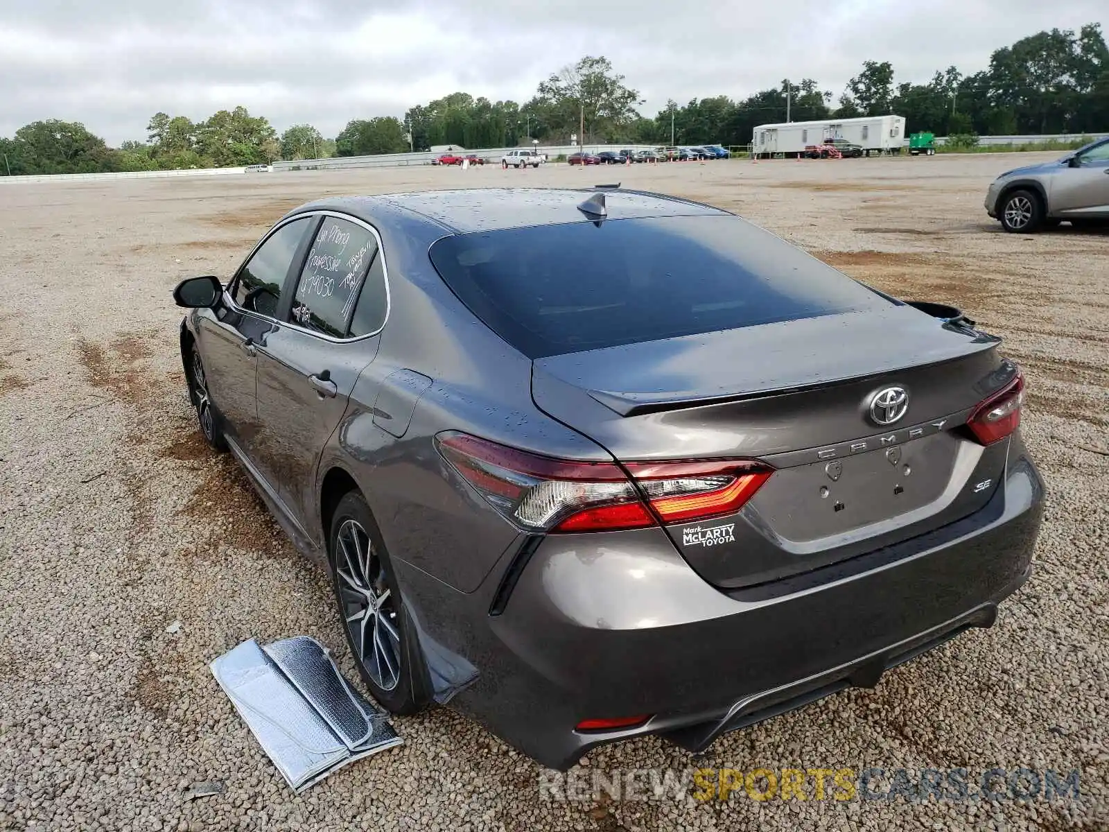 3 Photograph of a damaged car 4T1G11AK3MU552944 TOYOTA CAMRY 2021