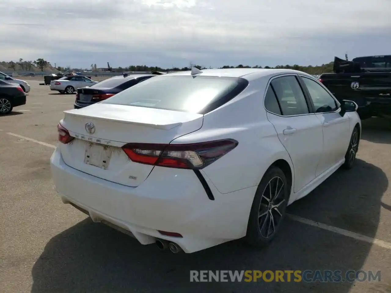 4 Photograph of a damaged car 4T1G11AK3MU584728 TOYOTA CAMRY 2021