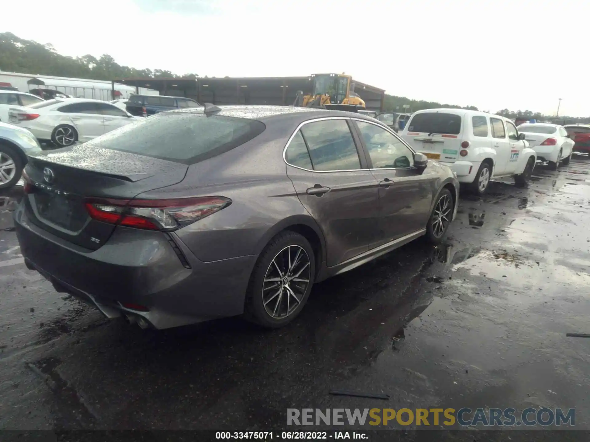 4 Photograph of a damaged car 4T1G11AK4MU411638 TOYOTA CAMRY 2021