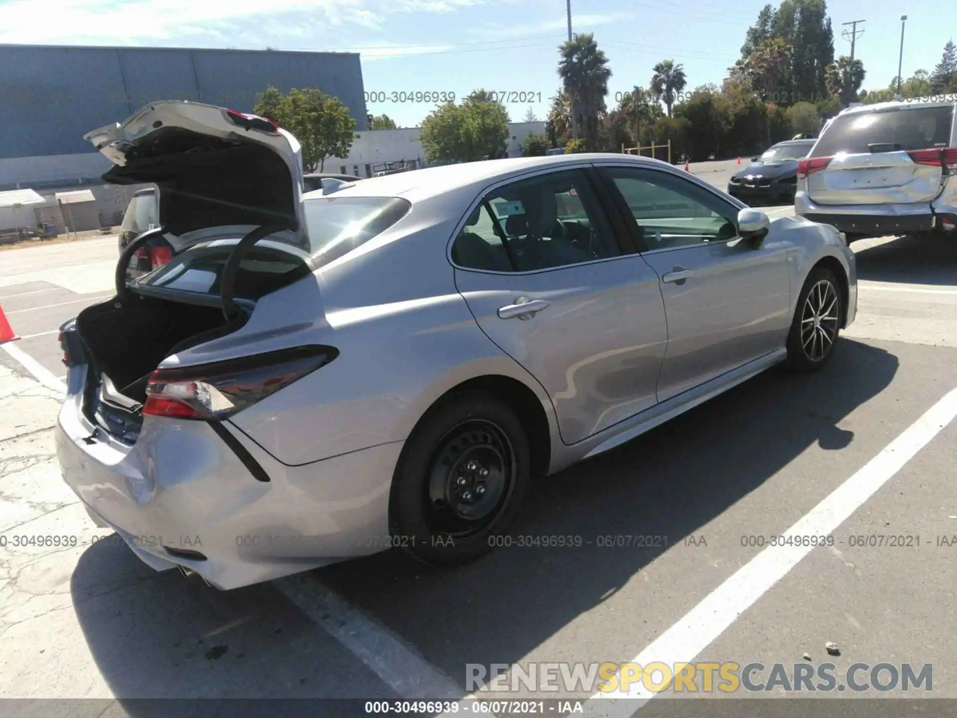 4 Photograph of a damaged car 4T1G11AK4MU428231 TOYOTA CAMRY 2021