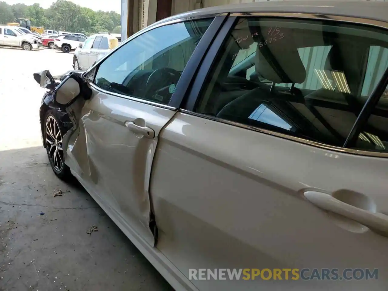 10 Photograph of a damaged car 4T1G11AK4MU429198 TOYOTA CAMRY 2021