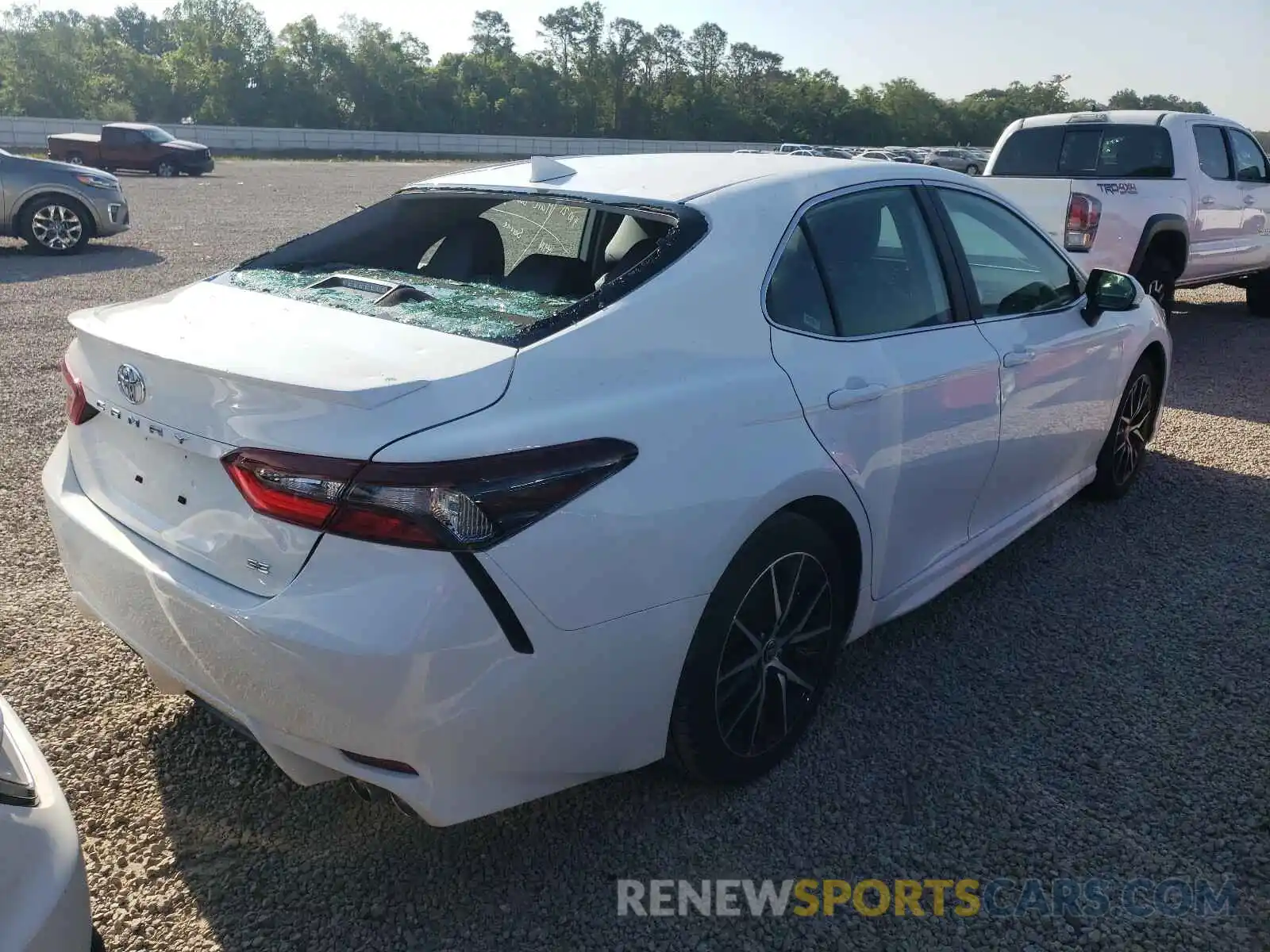 4 Photograph of a damaged car 4T1G11AK4MU438614 TOYOTA CAMRY 2021