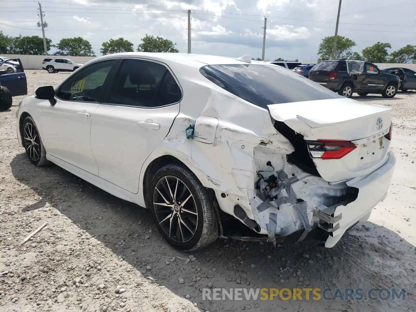 3 Photograph of a damaged car 4T1G11AK4MU438810 TOYOTA CAMRY 2021