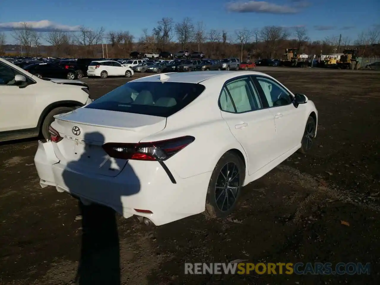 4 Photograph of a damaged car 4T1G11AK4MU441660 TOYOTA CAMRY 2021