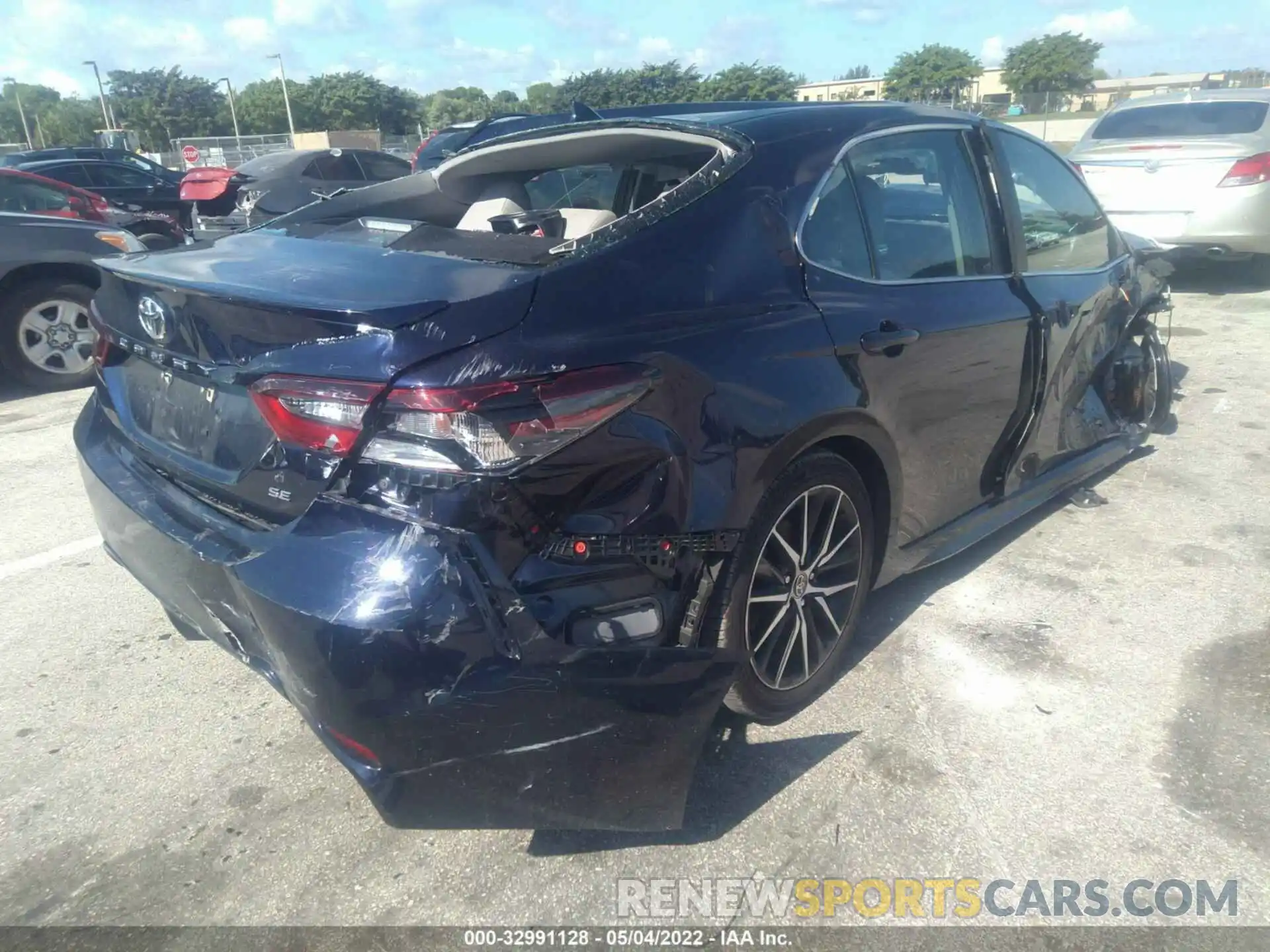 4 Photograph of a damaged car 4T1G11AK4MU464811 TOYOTA CAMRY 2021