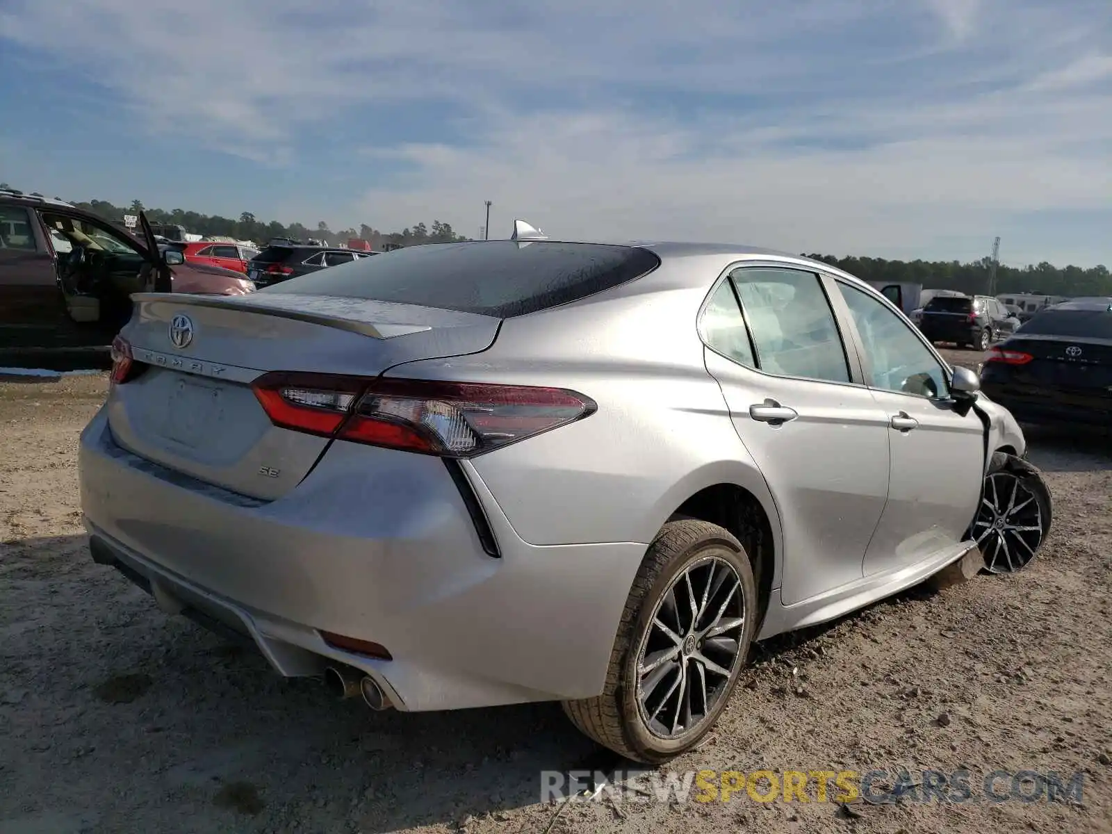 4 Photograph of a damaged car 4T1G11AK4MU540463 TOYOTA CAMRY 2021