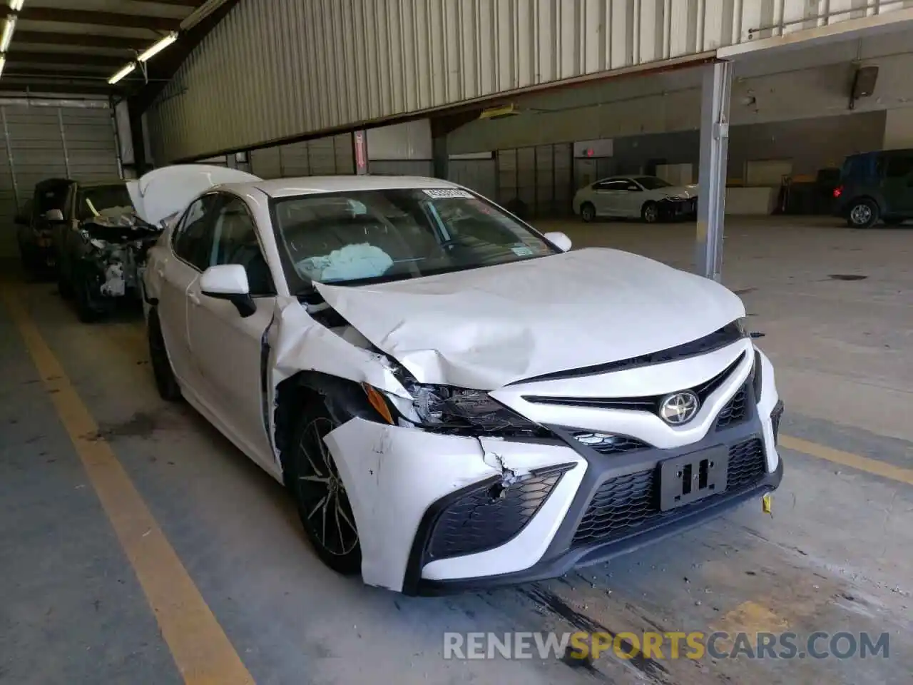 1 Photograph of a damaged car 4T1G11AK4MU562799 TOYOTA CAMRY 2021