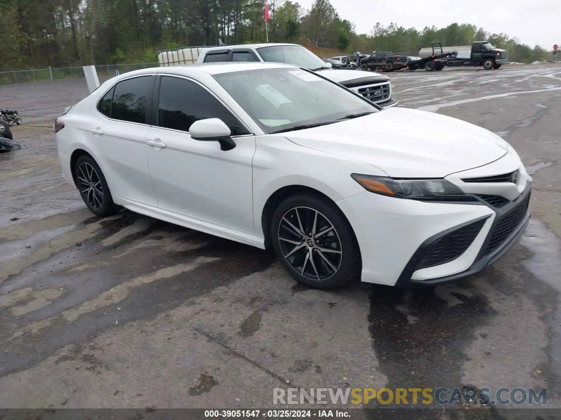 1 Photograph of a damaged car 4T1G11AK4MU574371 TOYOTA CAMRY 2021