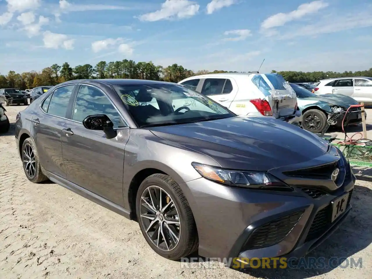 1 Photograph of a damaged car 4T1G11AK4MU585421 TOYOTA CAMRY 2021