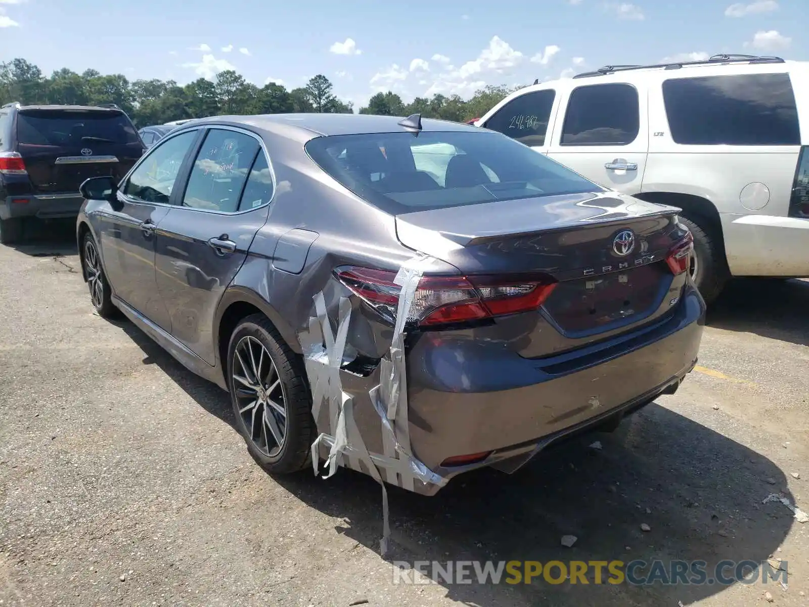 3 Photograph of a damaged car 4T1G11AK4MU586987 TOYOTA CAMRY 2021