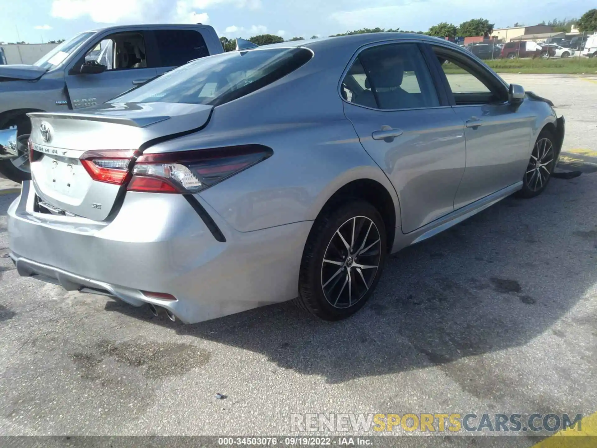 4 Photograph of a damaged car 4T1G11AK5MU412488 TOYOTA CAMRY 2021