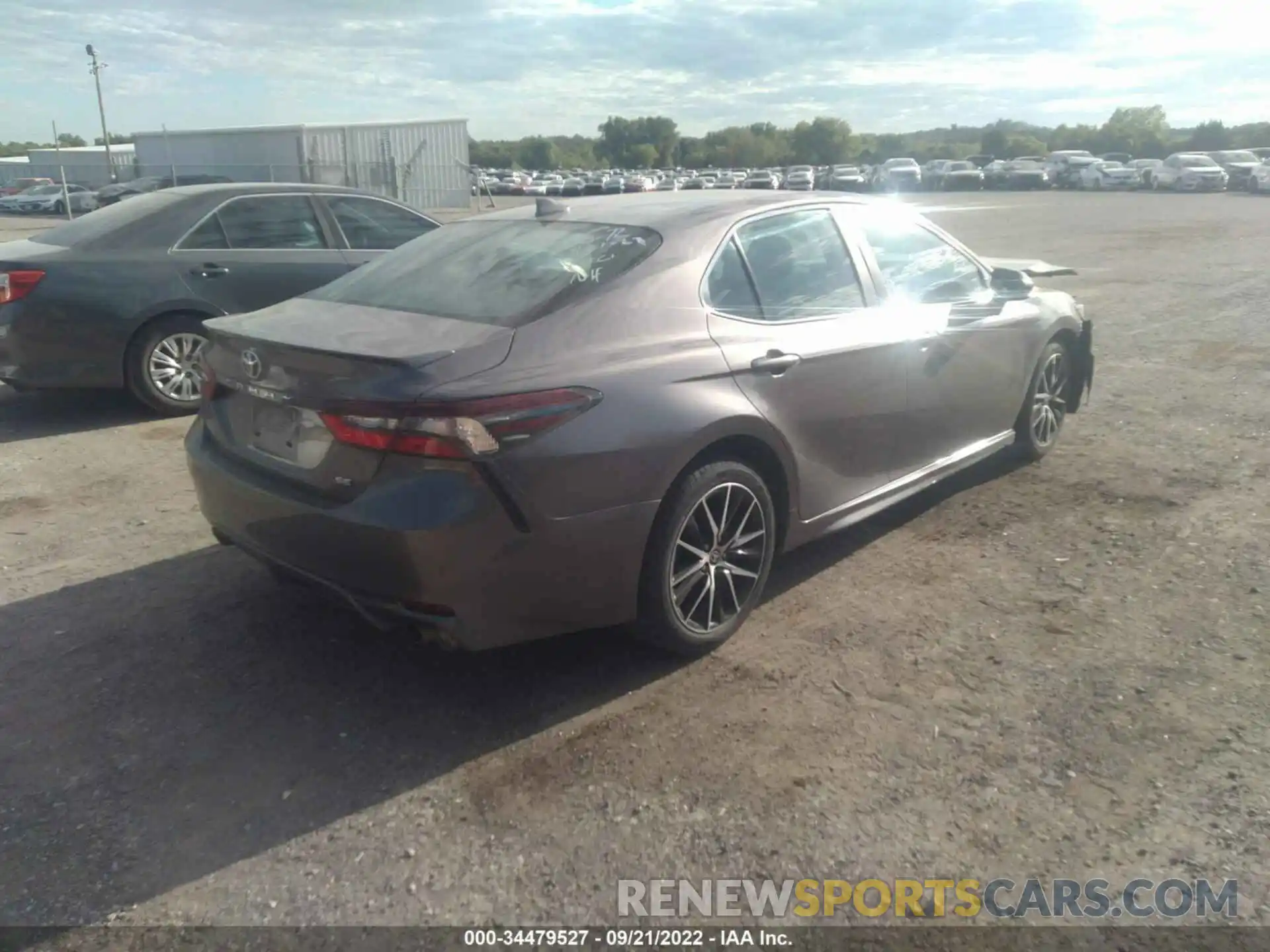 4 Photograph of a damaged car 4T1G11AK5MU415407 TOYOTA CAMRY 2021