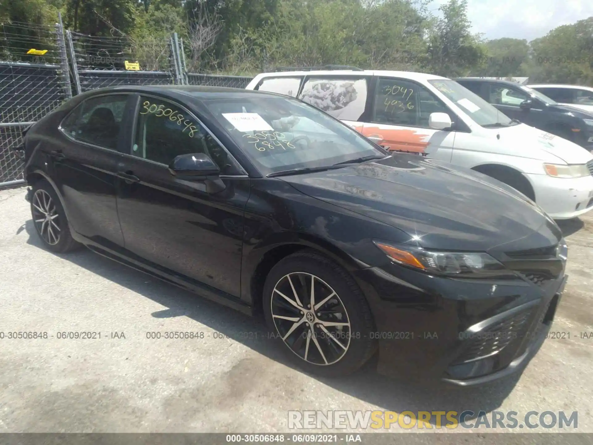 1 Photograph of a damaged car 4T1G11AK5MU454627 TOYOTA CAMRY 2021