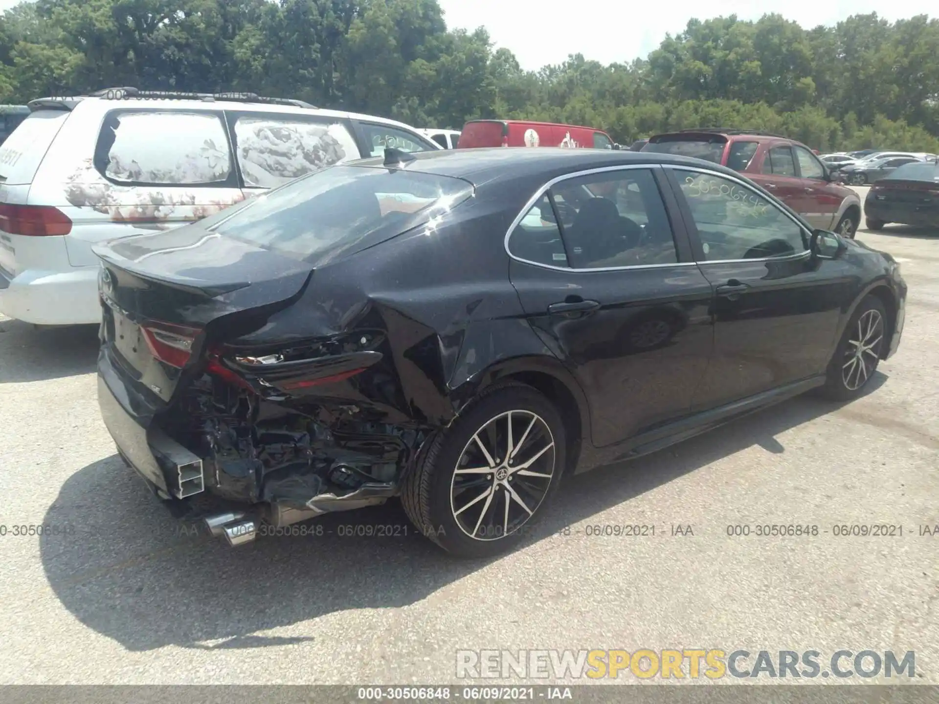 4 Photograph of a damaged car 4T1G11AK5MU454627 TOYOTA CAMRY 2021