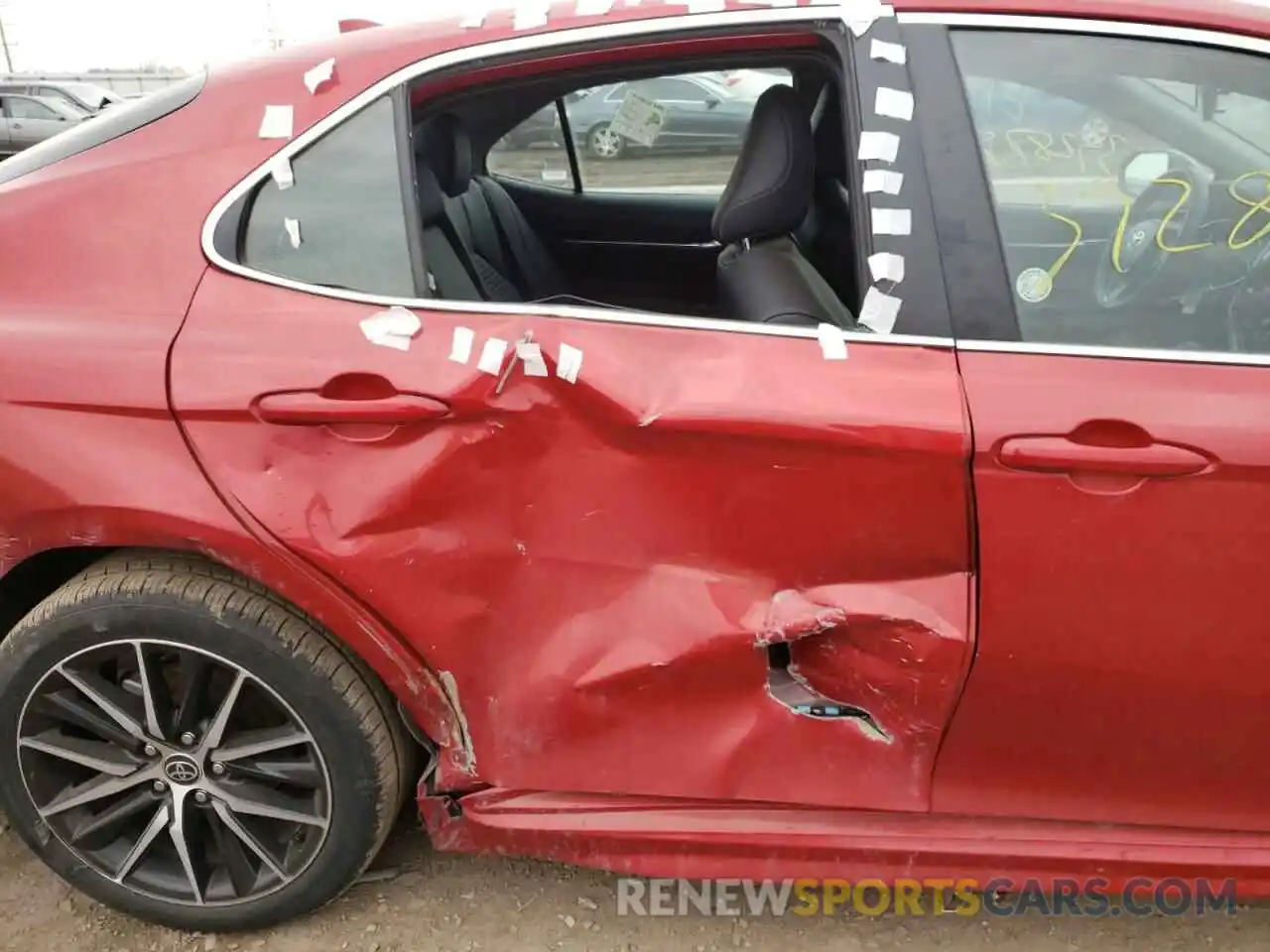 9 Photograph of a damaged car 4T1G11AK5MU472173 TOYOTA CAMRY 2021