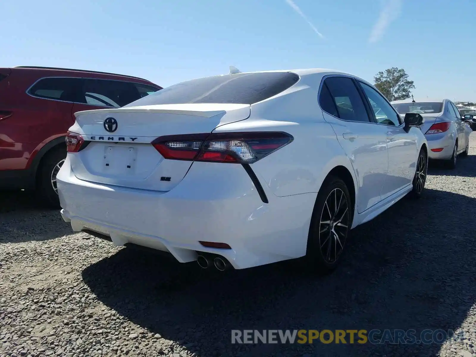 4 Photograph of a damaged car 4T1G11AK5MU514261 TOYOTA CAMRY 2021