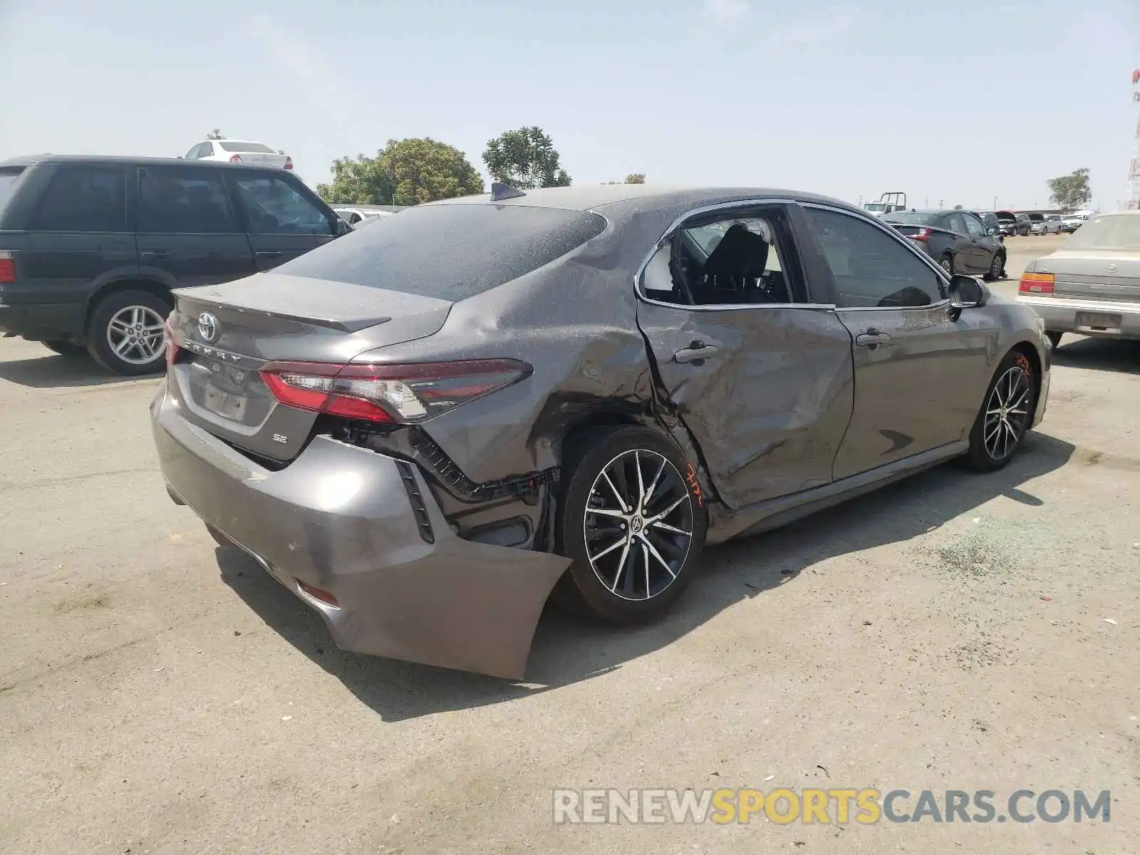 4 Photograph of a damaged car 4T1G11AK5MU515510 TOYOTA CAMRY 2021