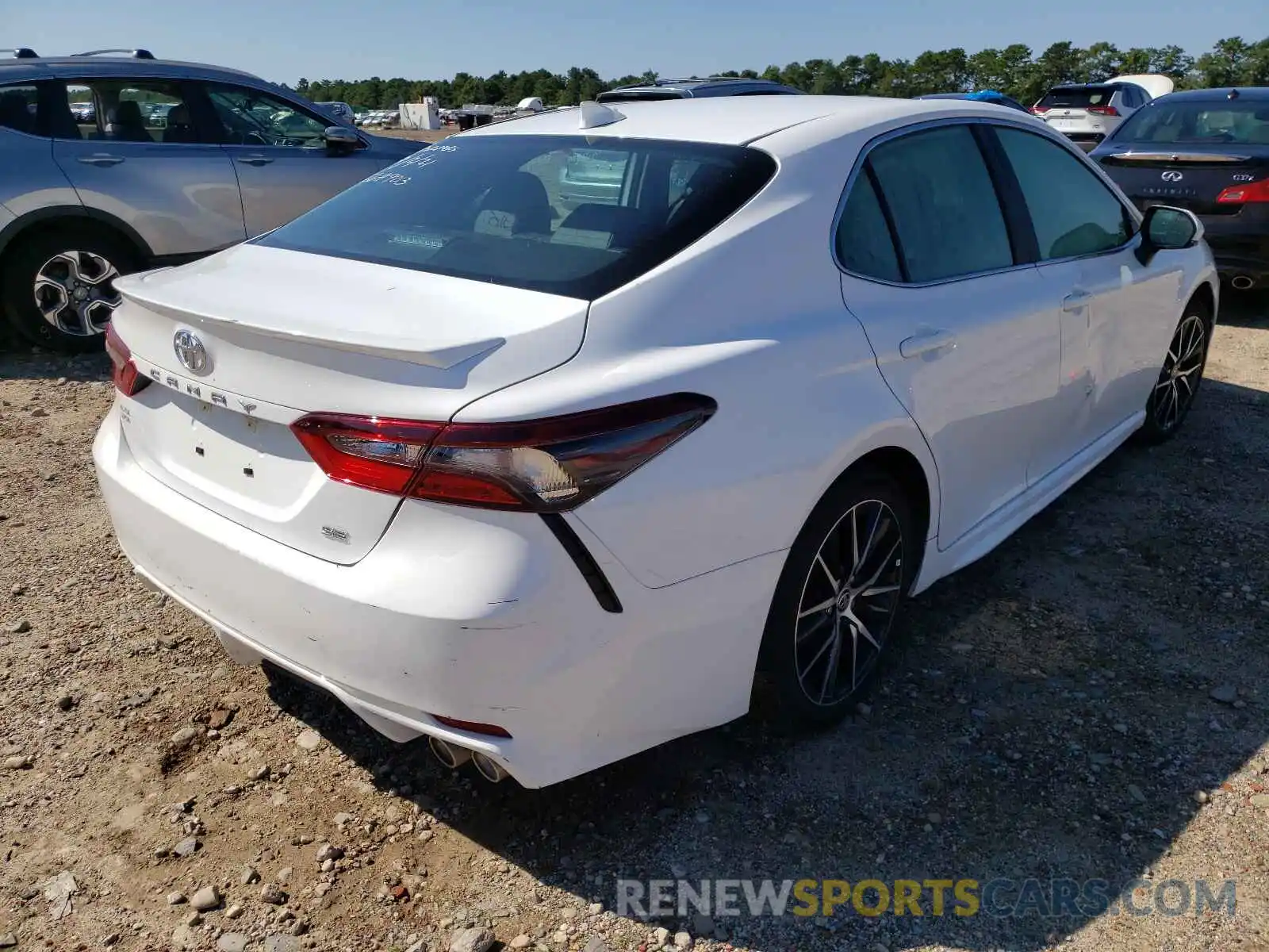 4 Photograph of a damaged car 4T1G11AK5MU515863 TOYOTA CAMRY 2021