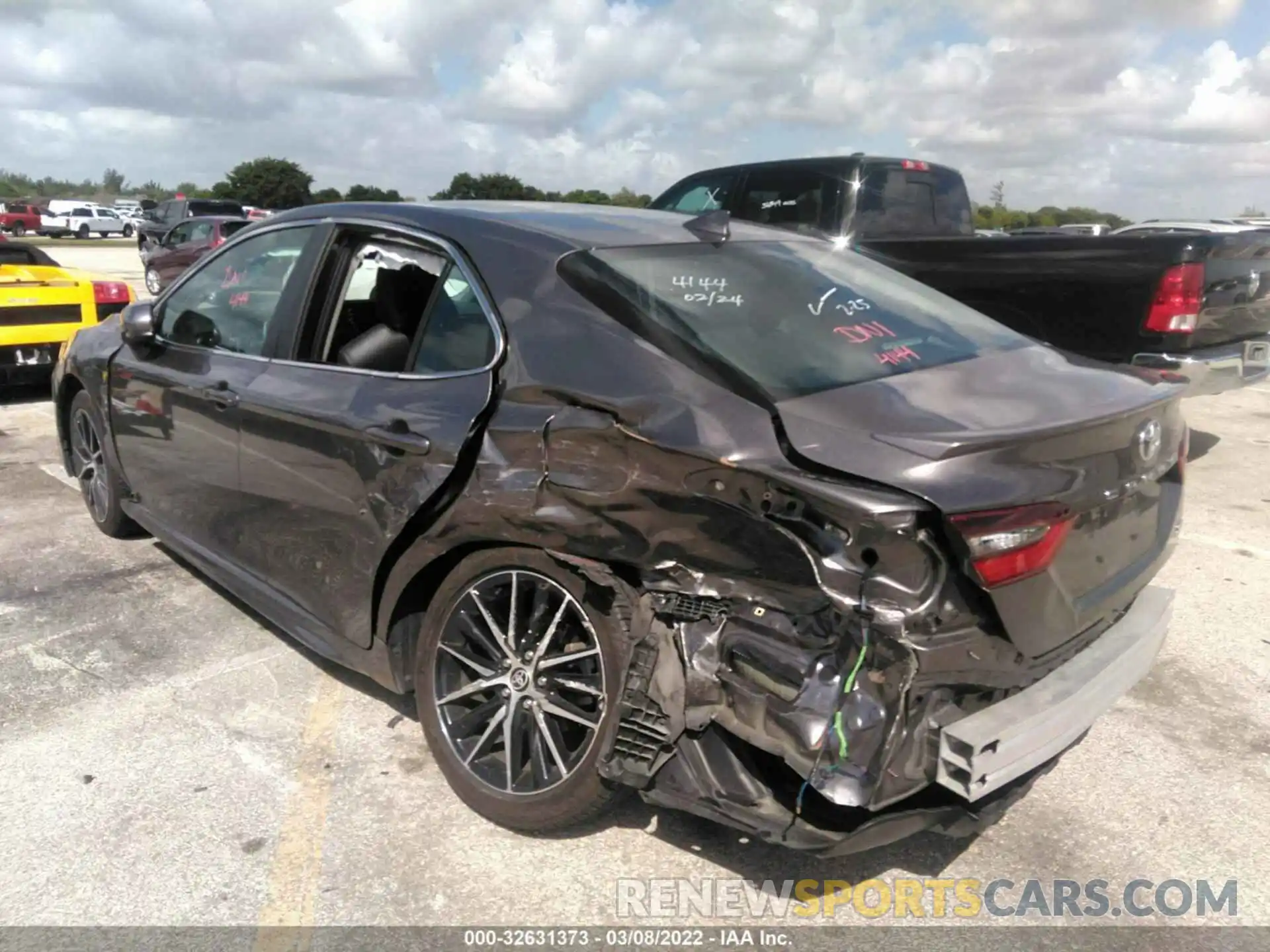 6 Photograph of a damaged car 4T1G11AK5MU518018 TOYOTA CAMRY 2021