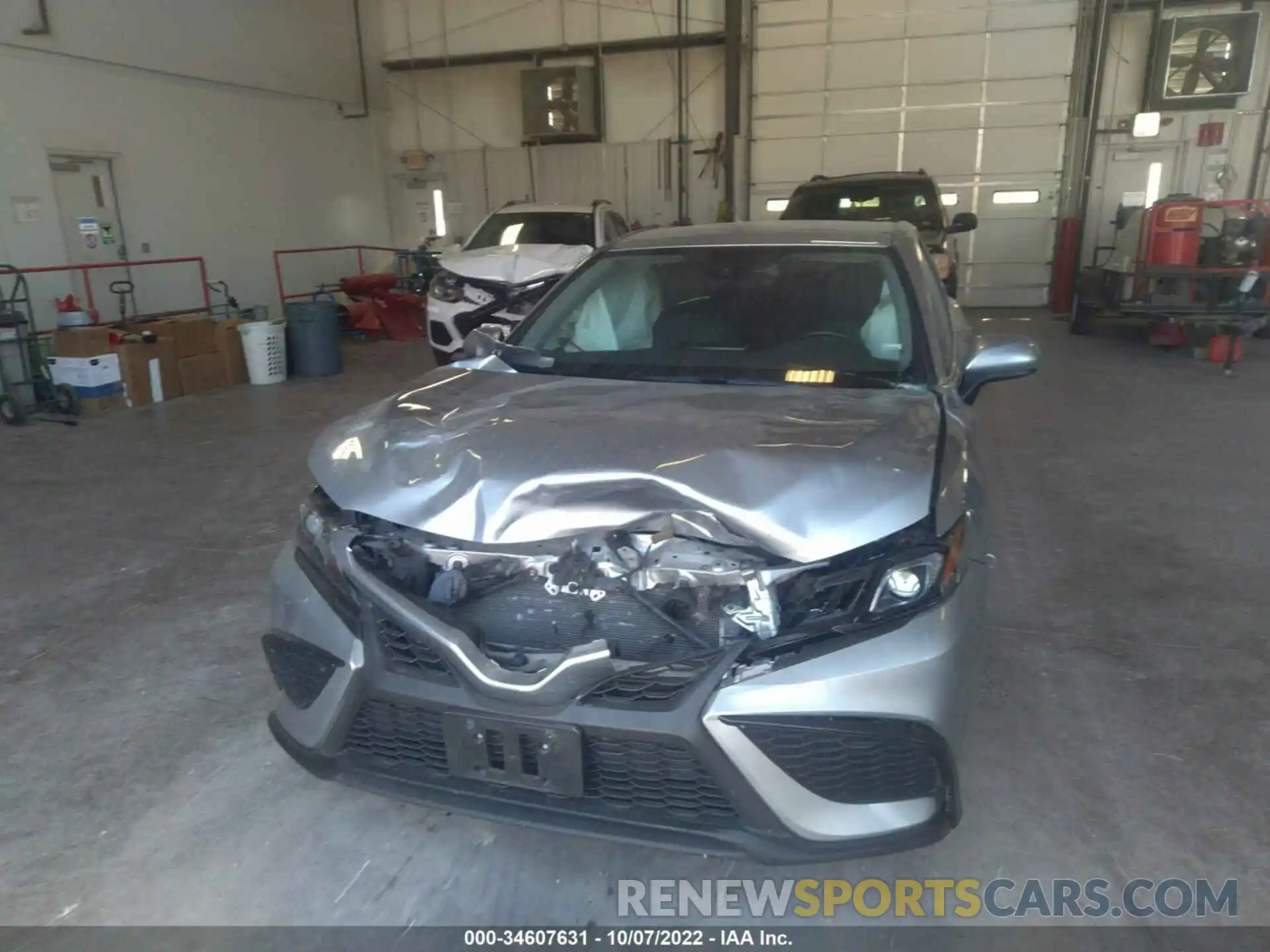 6 Photograph of a damaged car 4T1G11AK5MU520982 TOYOTA CAMRY 2021