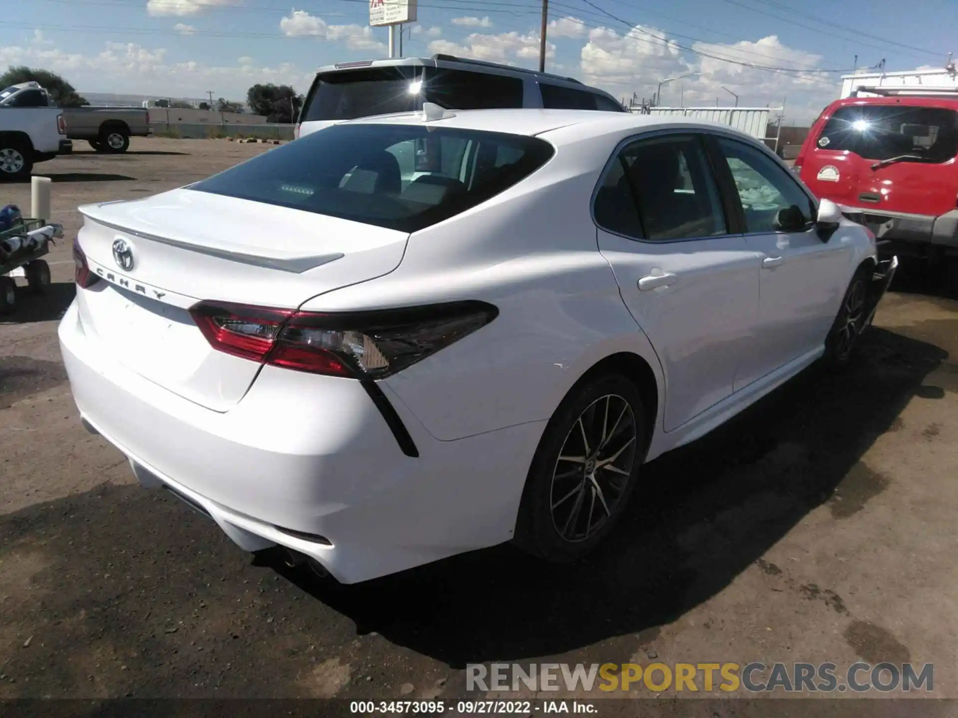 4 Photograph of a damaged car 4T1G11AK5MU547406 TOYOTA CAMRY 2021