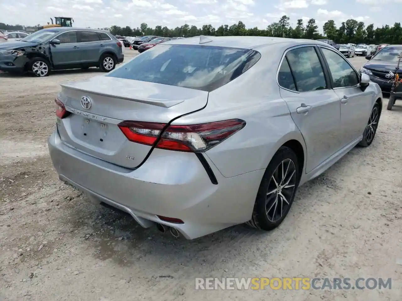 4 Photograph of a damaged car 4T1G11AK5MU547857 TOYOTA CAMRY 2021