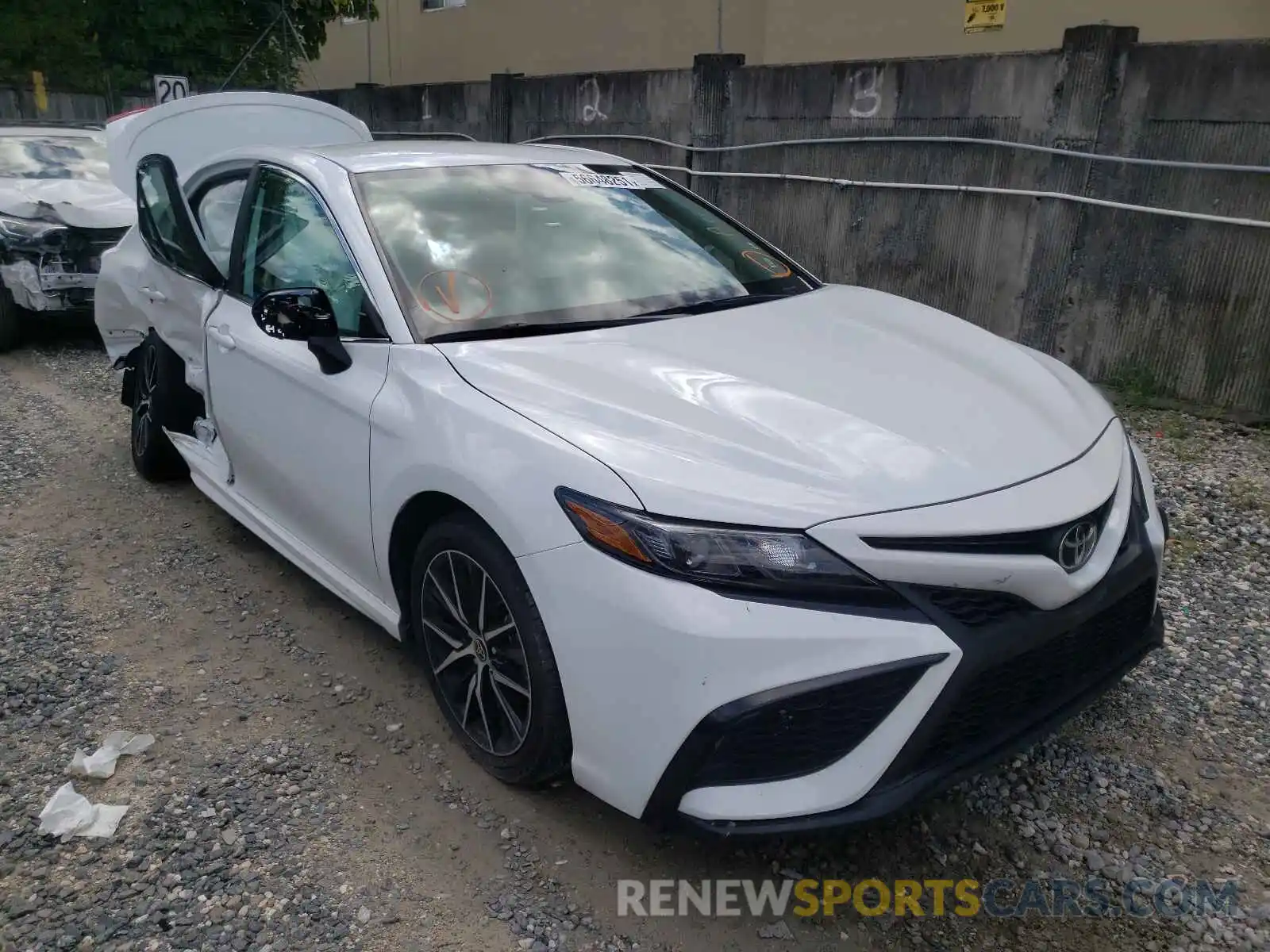 1 Photograph of a damaged car 4T1G11AK5MU554128 TOYOTA CAMRY 2021