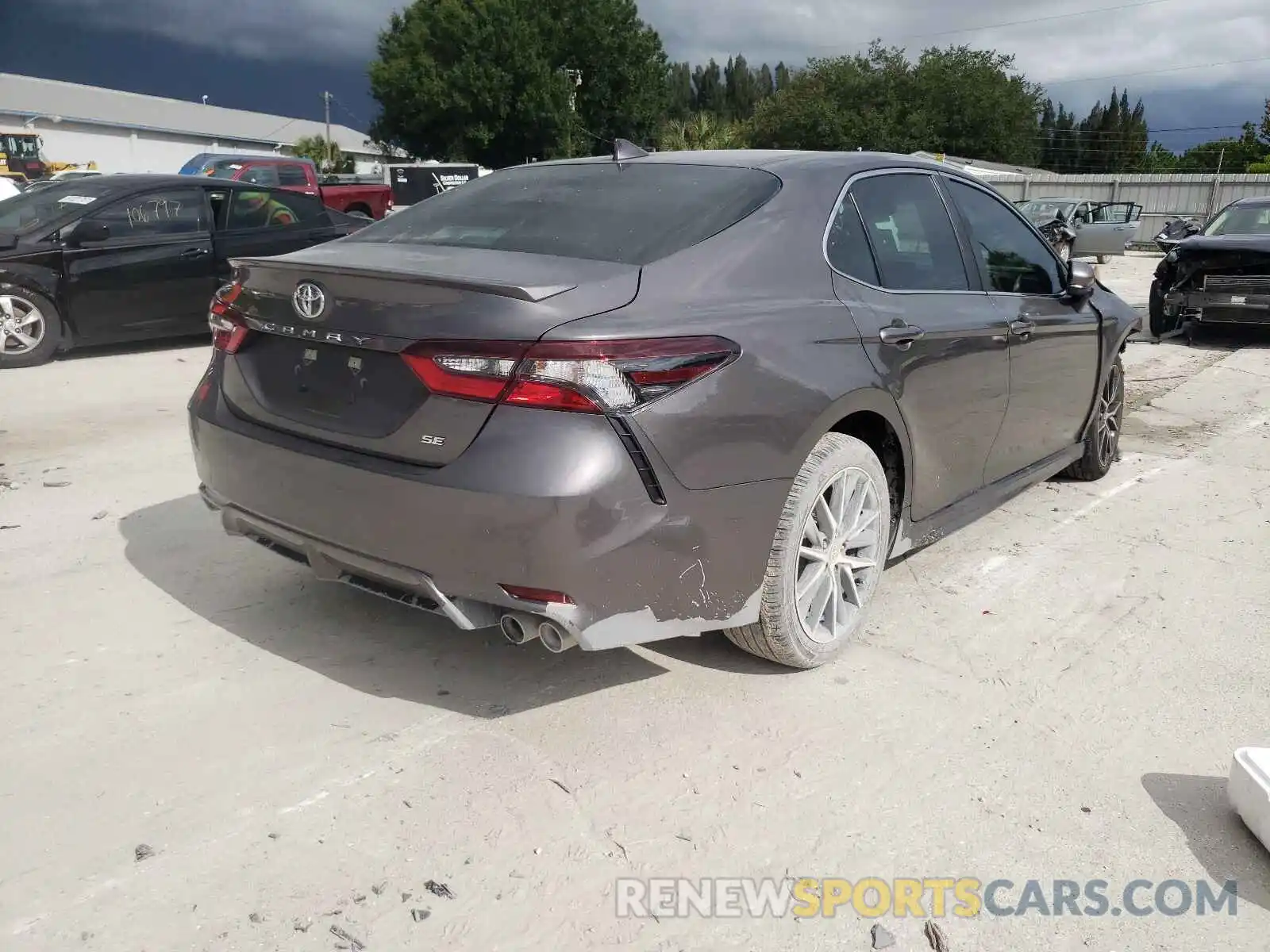 4 Photograph of a damaged car 4T1G11AK5MU556039 TOYOTA CAMRY 2021