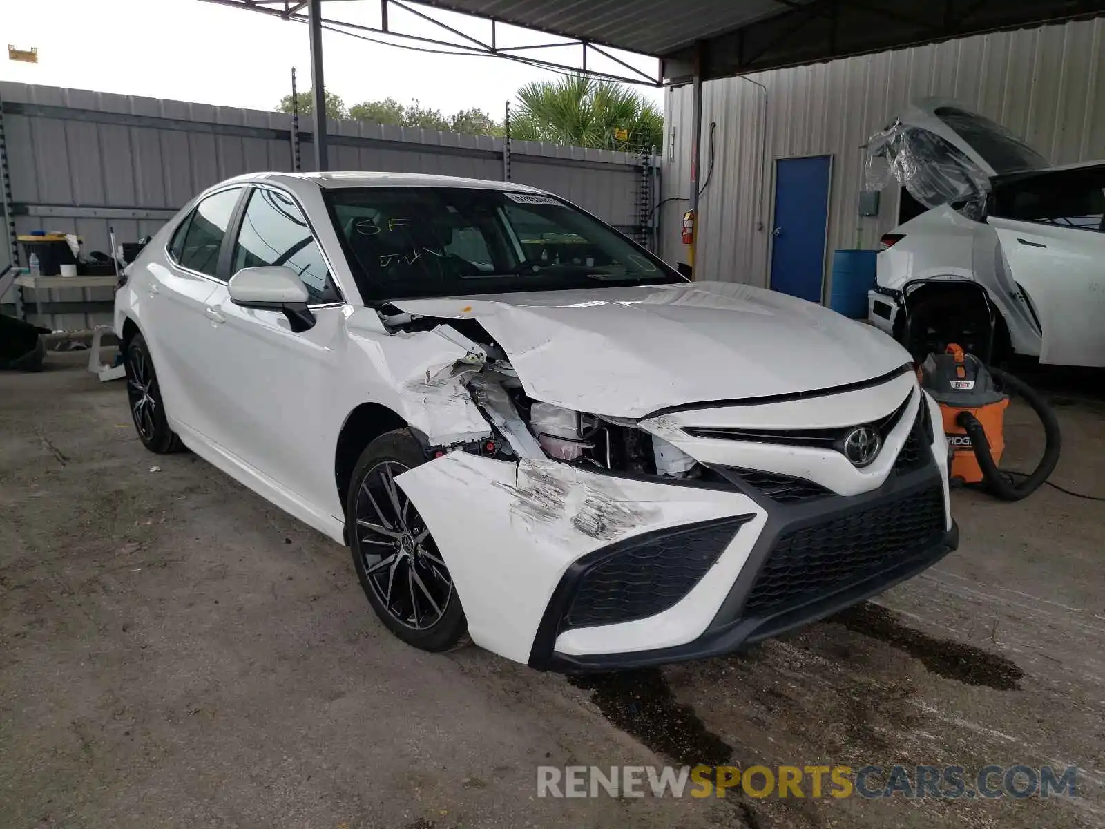 1 Photograph of a damaged car 4T1G11AK5MU571088 TOYOTA CAMRY 2021