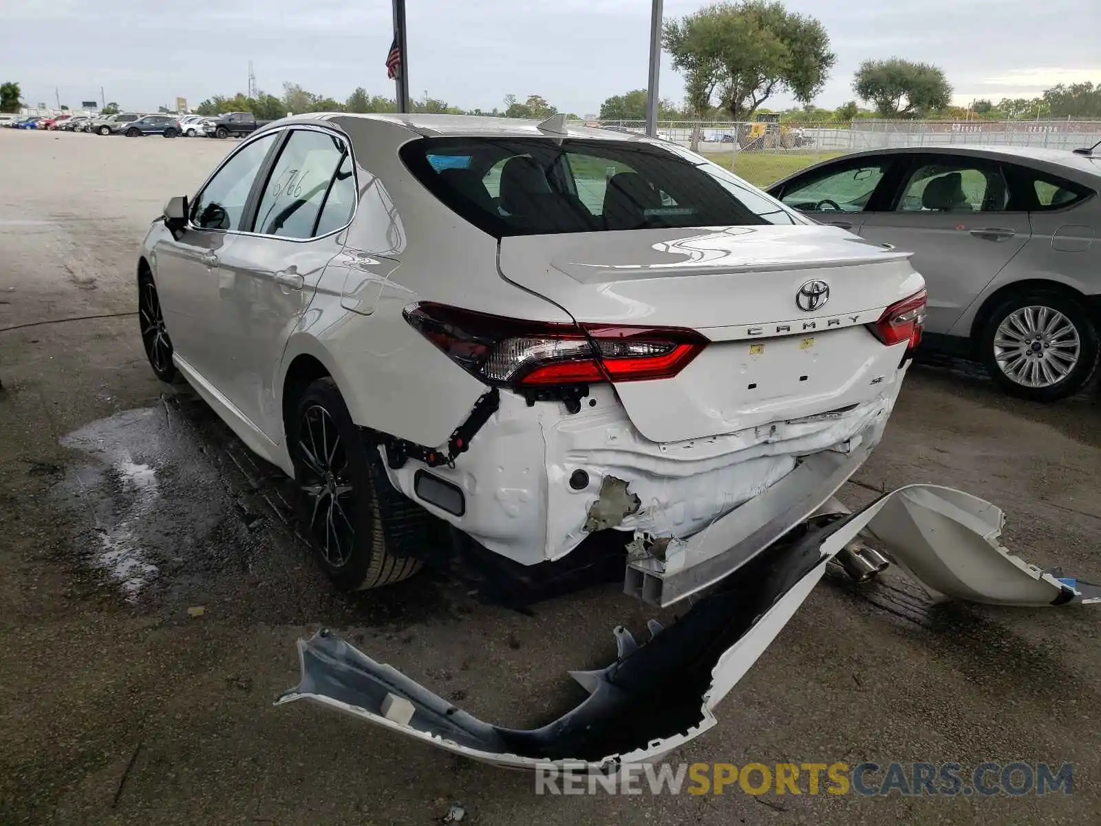 3 Photograph of a damaged car 4T1G11AK5MU571088 TOYOTA CAMRY 2021