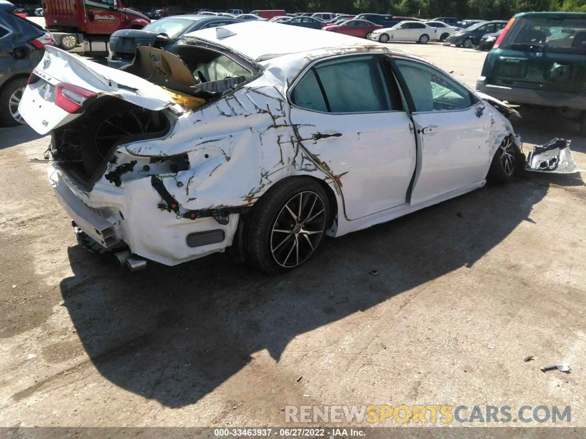 4 Photograph of a damaged car 4T1G11AK5MU587727 TOYOTA CAMRY 2021