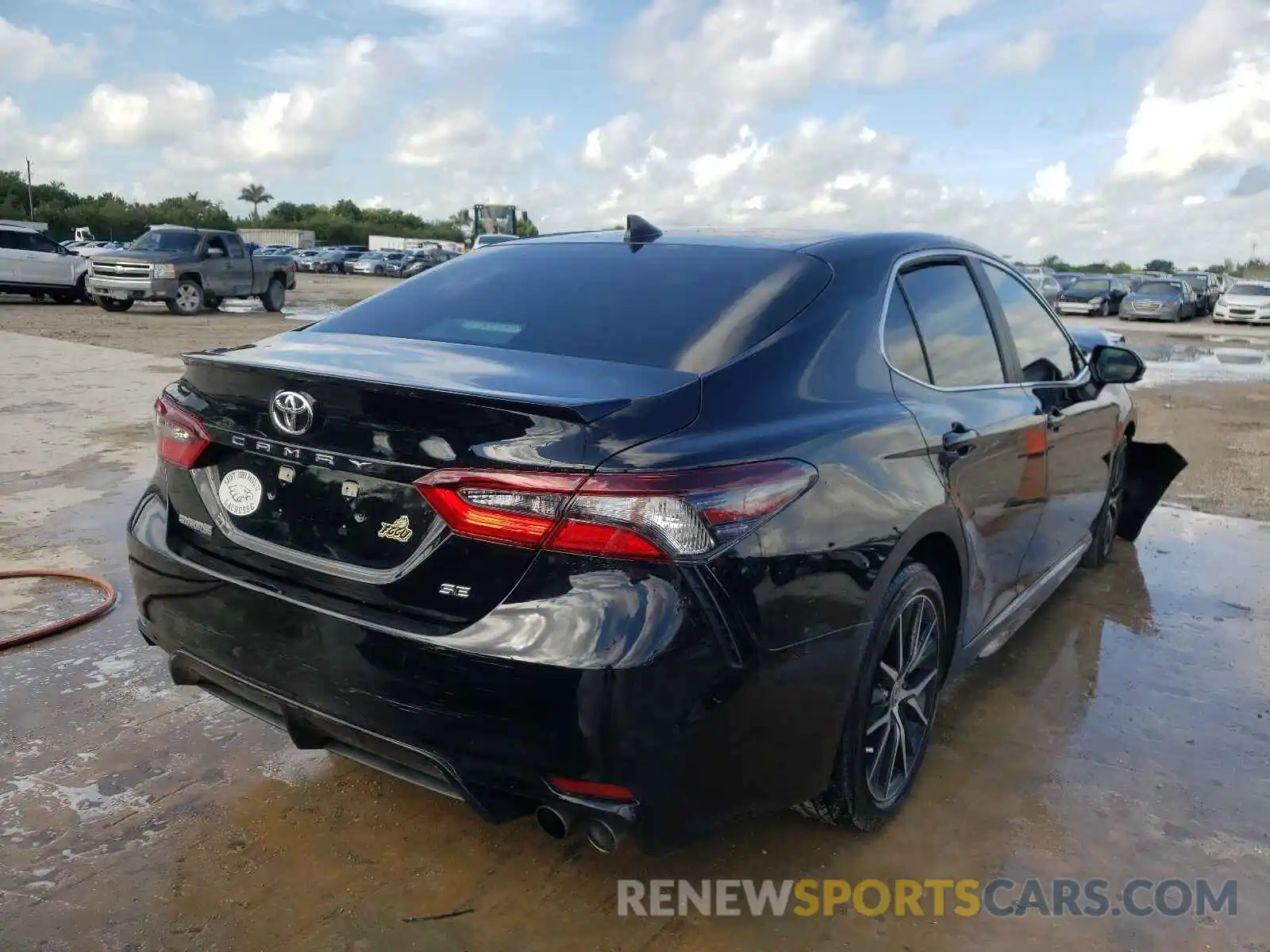 4 Photograph of a damaged car 4T1G11AK6MU404559 TOYOTA CAMRY 2021