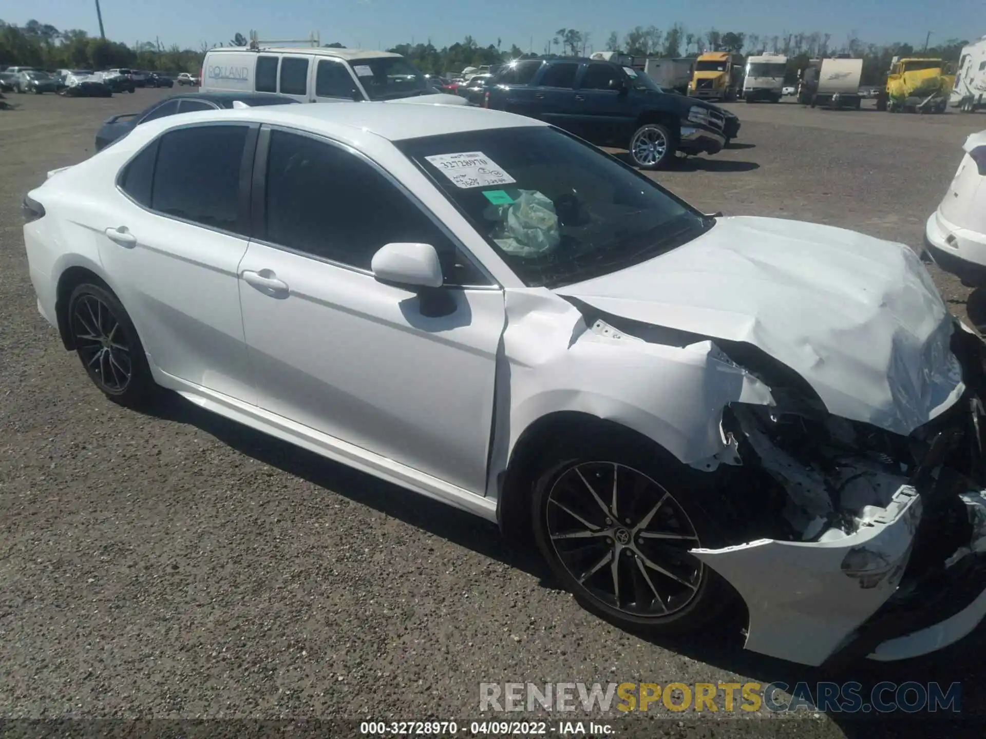 1 Photograph of a damaged car 4T1G11AK6MU450960 TOYOTA CAMRY 2021