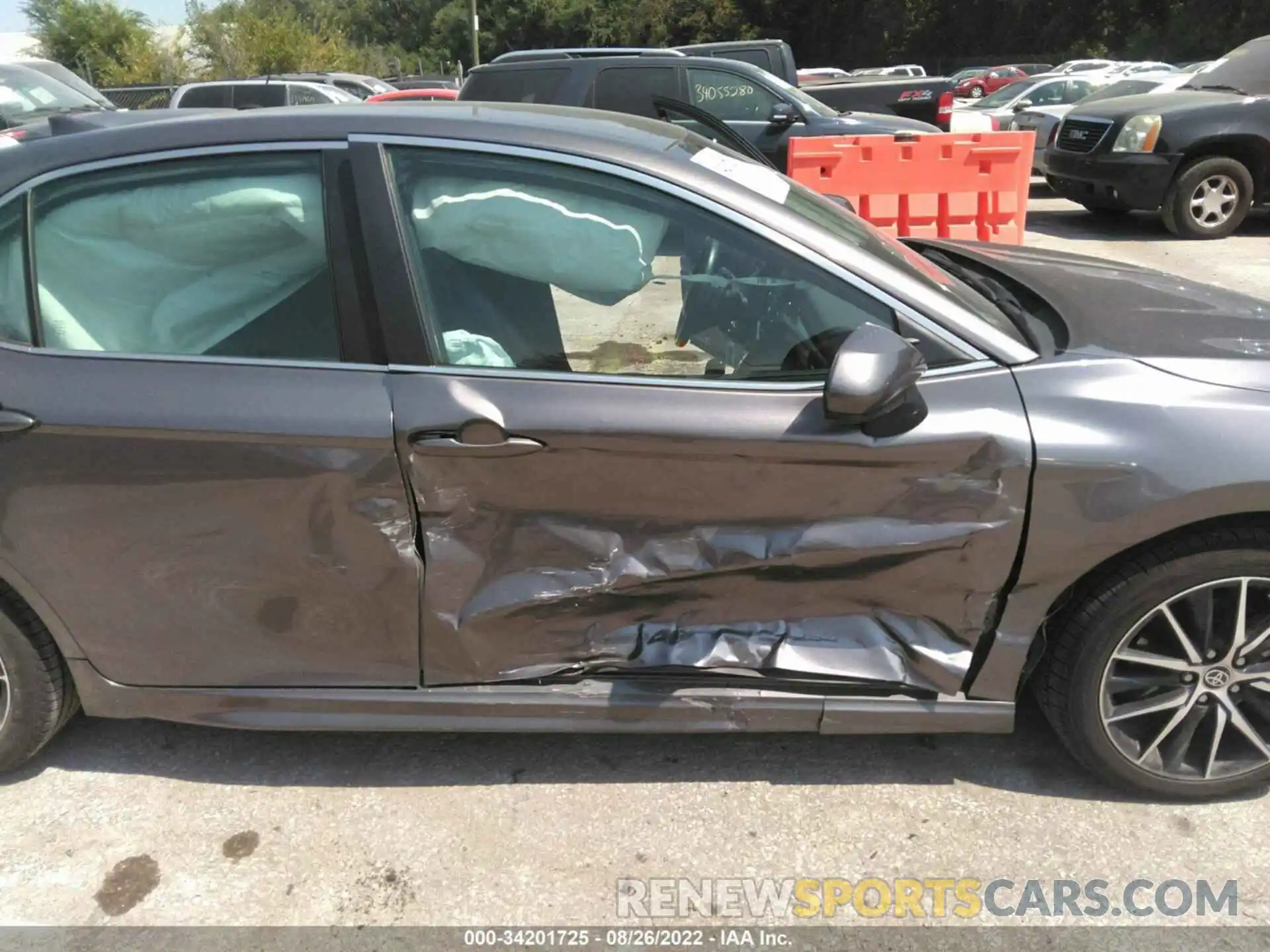 6 Photograph of a damaged car 4T1G11AK6MU453793 TOYOTA CAMRY 2021