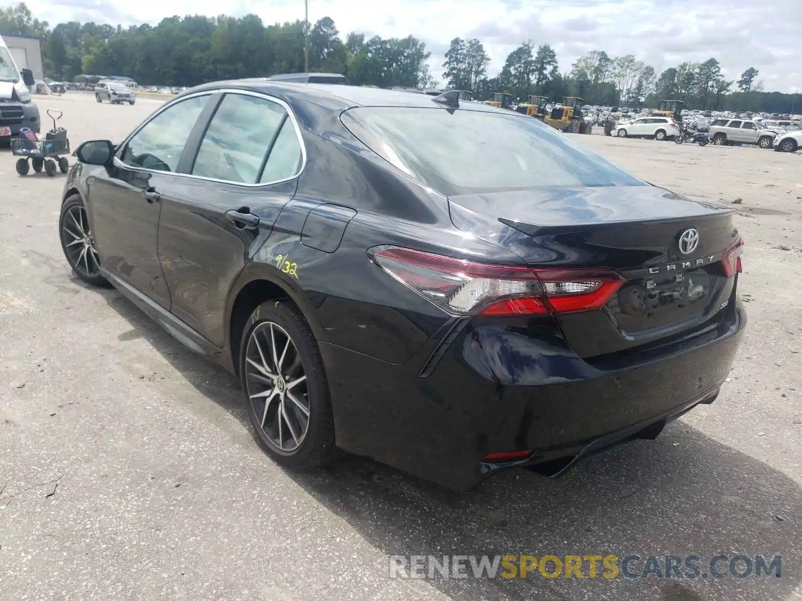 3 Photograph of a damaged car 4T1G11AK6MU462574 TOYOTA CAMRY 2021