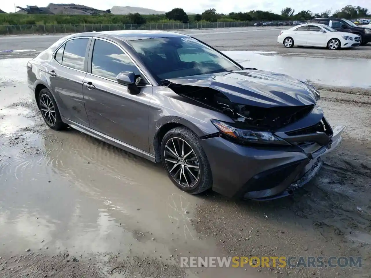 1 Photograph of a damaged car 4T1G11AK6MU487443 TOYOTA CAMRY 2021