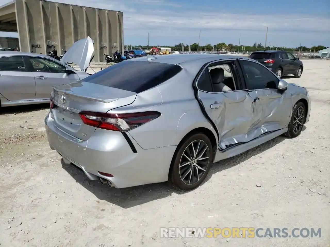 4 Photograph of a damaged car 4T1G11AK6MU511644 TOYOTA CAMRY 2021