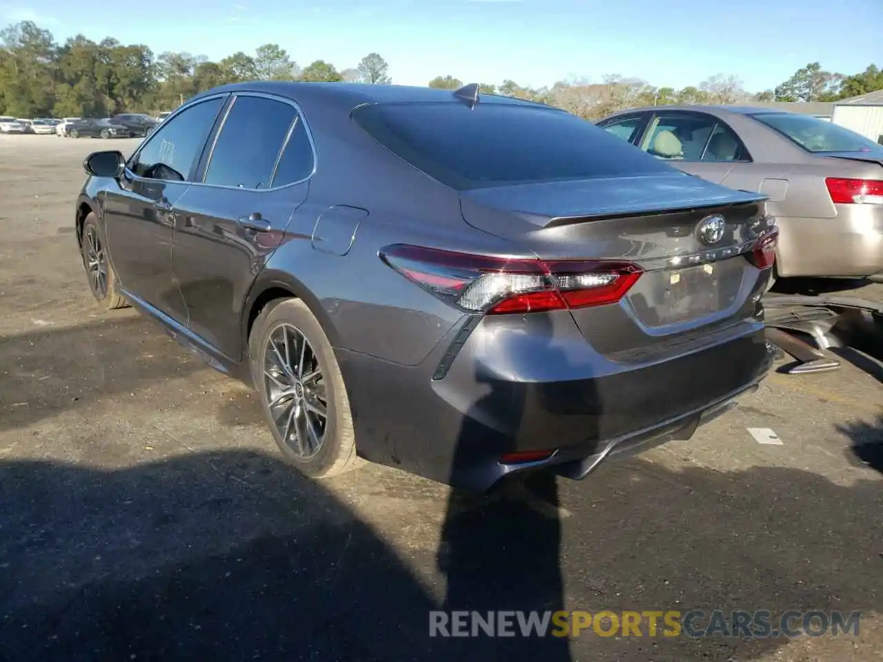 3 Photograph of a damaged car 4T1G11AK6MU518366 TOYOTA CAMRY 2021