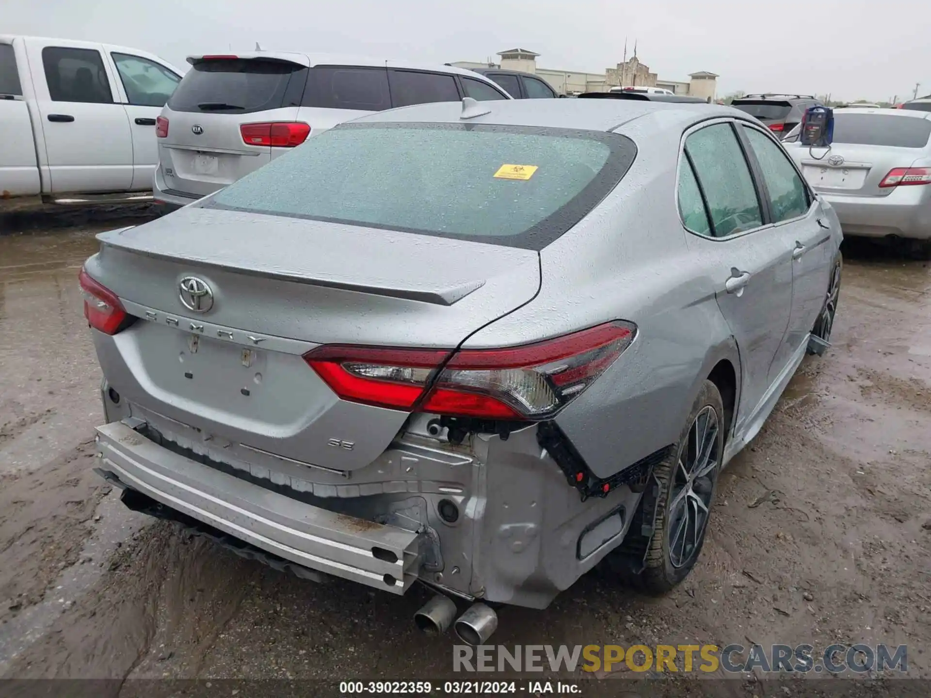 4 Photograph of a damaged car 4T1G11AK6MU522319 TOYOTA CAMRY 2021