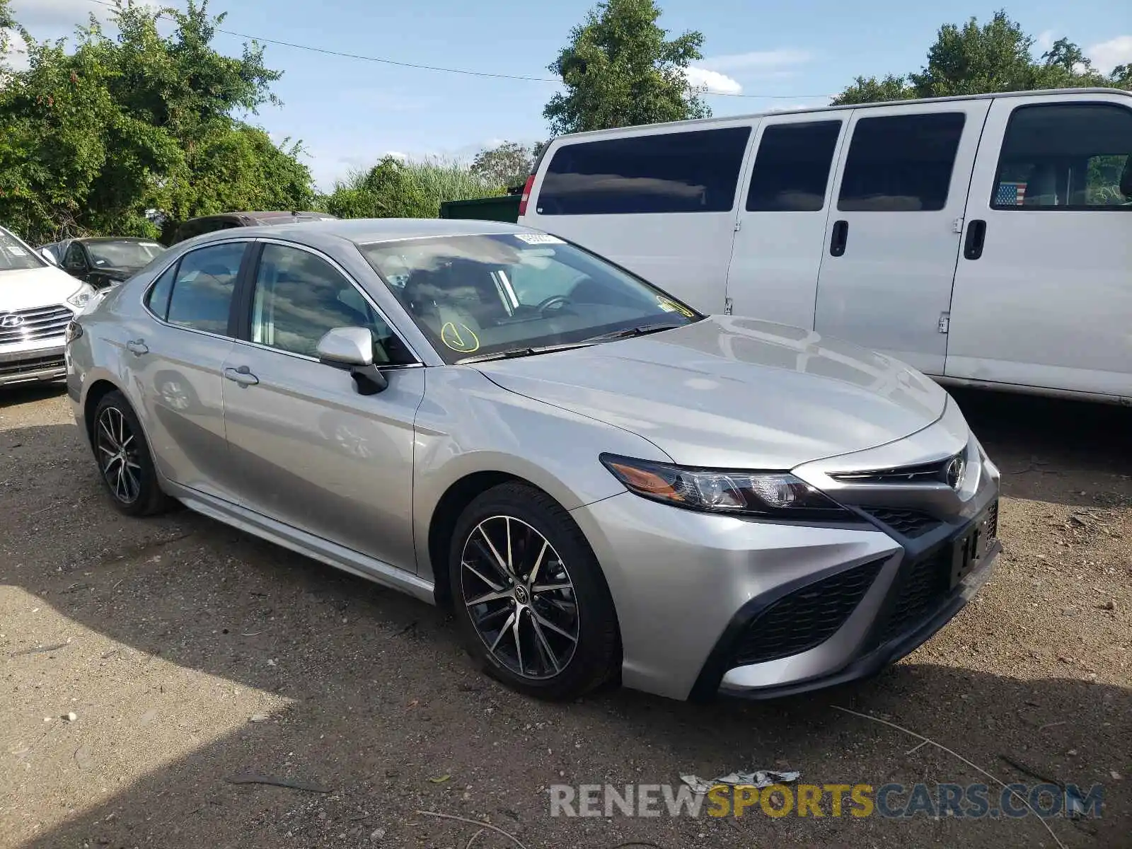 1 Photograph of a damaged car 4T1G11AK6MU530436 TOYOTA CAMRY 2021