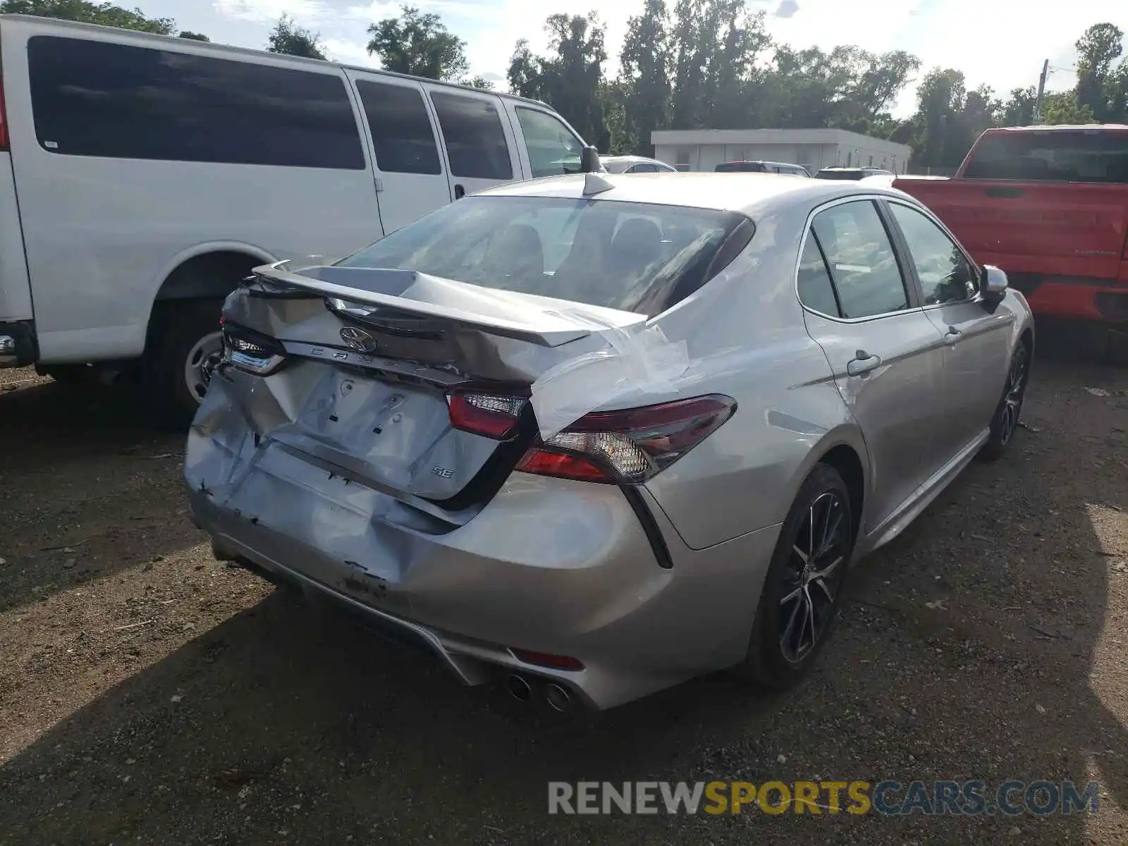 4 Photograph of a damaged car 4T1G11AK6MU530436 TOYOTA CAMRY 2021