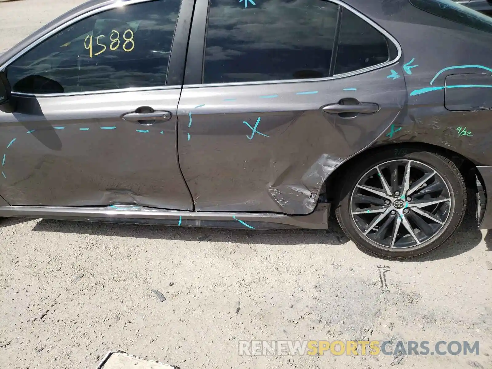 9 Photograph of a damaged car 4T1G11AK6MU536771 TOYOTA CAMRY 2021