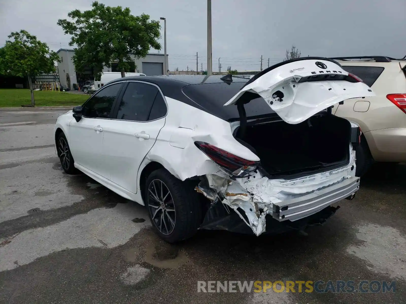 3 Photograph of a damaged car 4T1G11AK6MU552288 TOYOTA CAMRY 2021