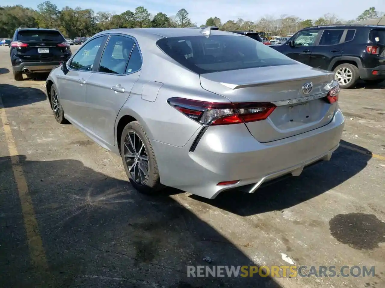 3 Photograph of a damaged car 4T1G11AK6MU560925 TOYOTA CAMRY 2021