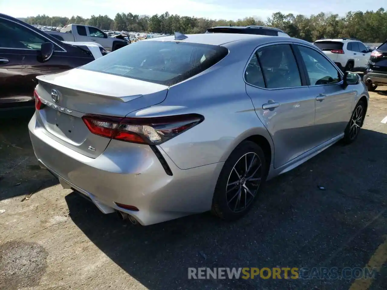 4 Photograph of a damaged car 4T1G11AK6MU560925 TOYOTA CAMRY 2021