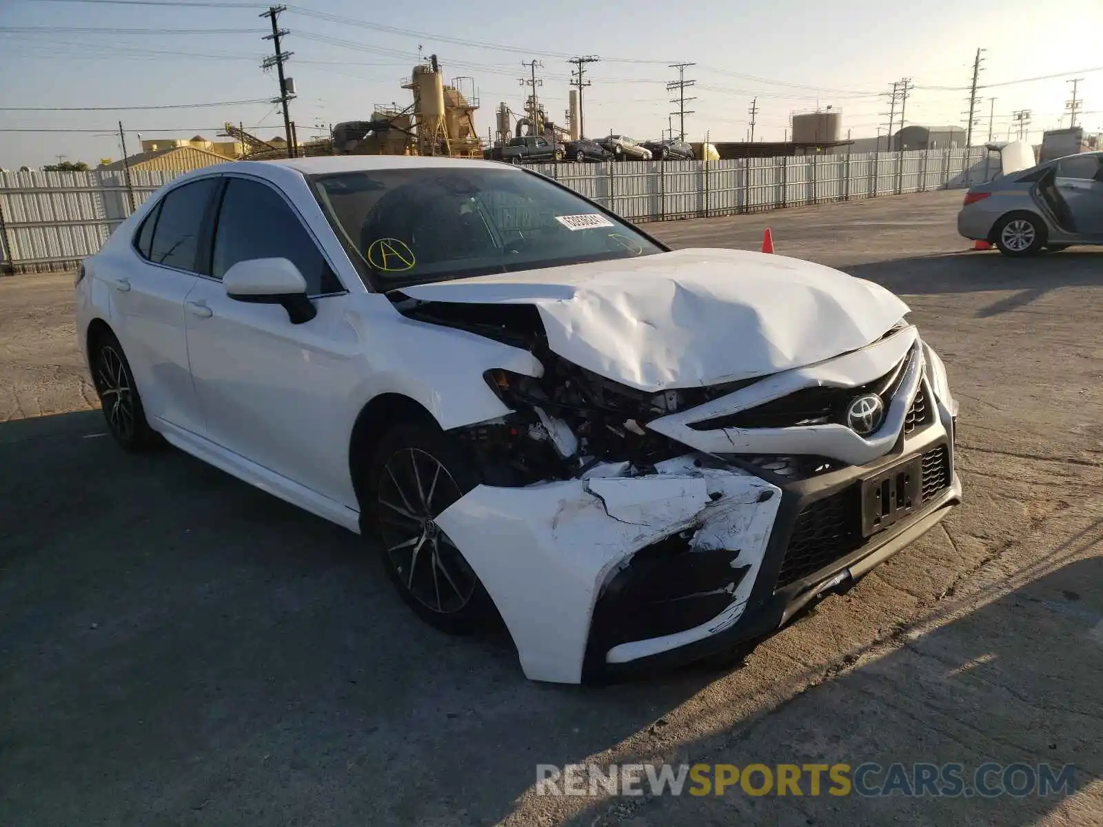 1 Photograph of a damaged car 4T1G11AK6MU563615 TOYOTA CAMRY 2021