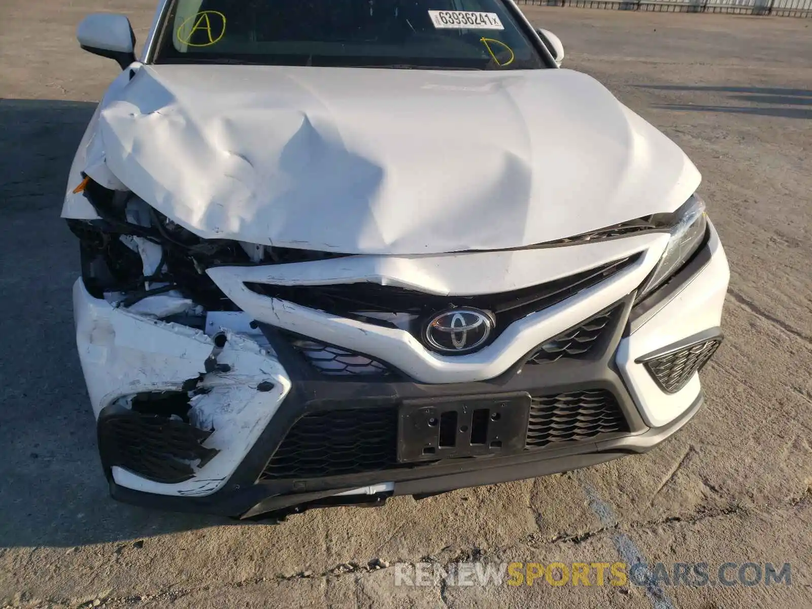 9 Photograph of a damaged car 4T1G11AK6MU563615 TOYOTA CAMRY 2021