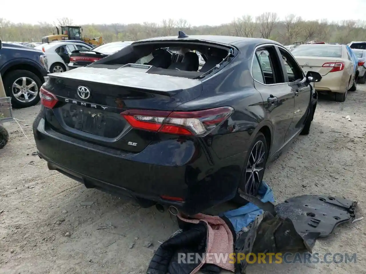 4 Photograph of a damaged car 4T1G11AK6MU564084 TOYOTA CAMRY 2021