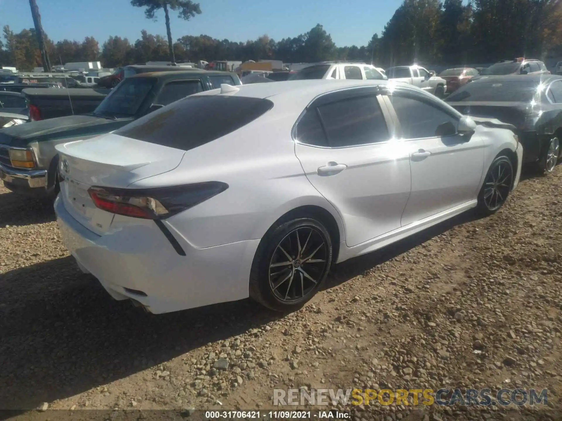 4 Photograph of a damaged car 4T1G11AK6MU565364 TOYOTA CAMRY 2021