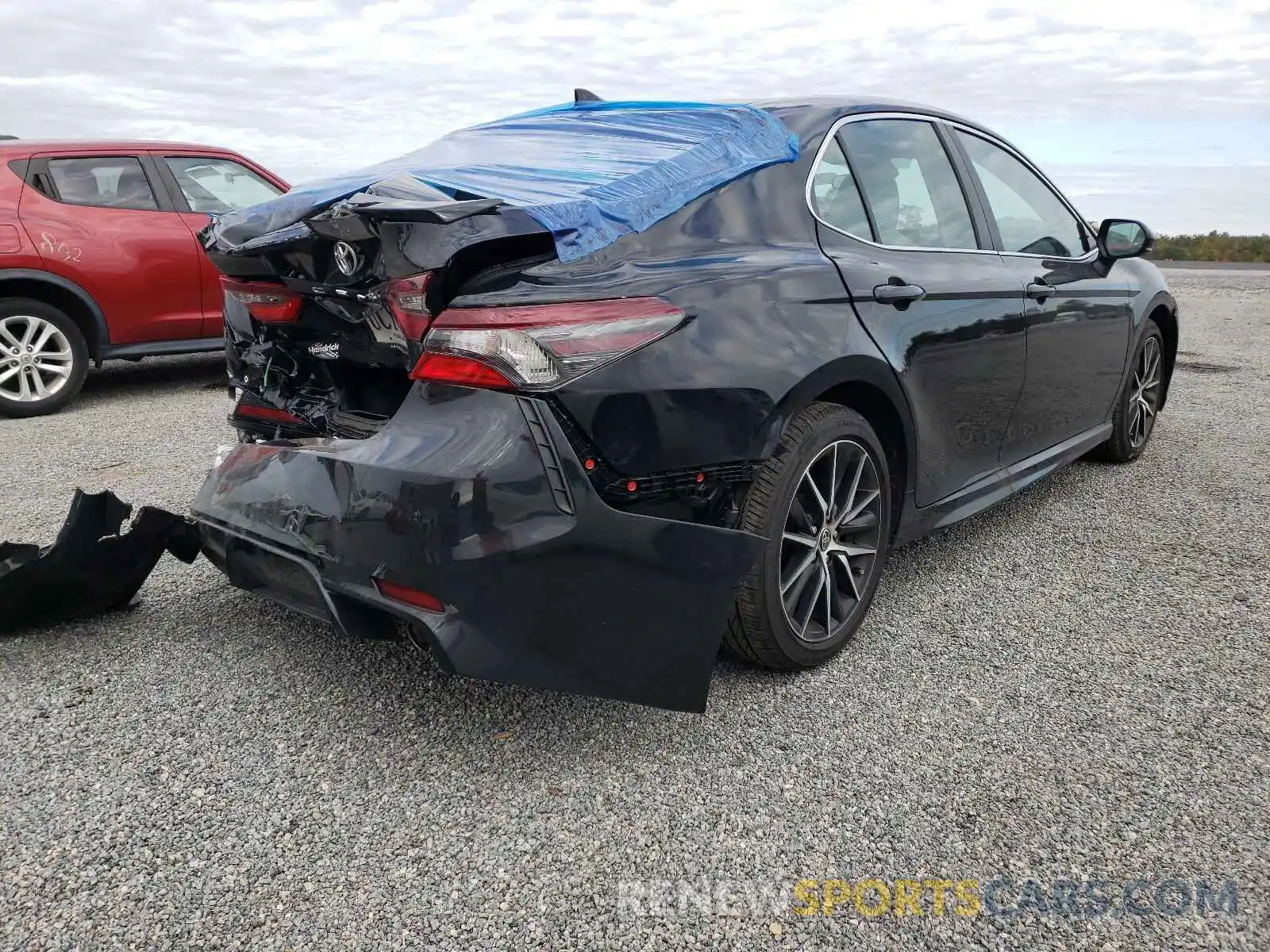 4 Photograph of a damaged car 4T1G11AK6MU572072 TOYOTA CAMRY 2021